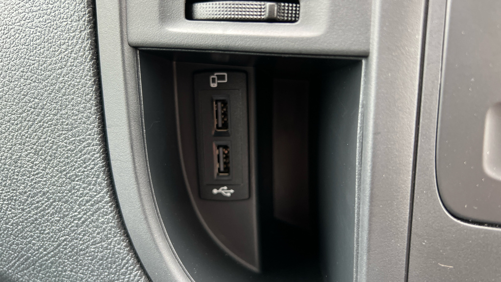 Mercedes-Benz eVito Premium Black #26