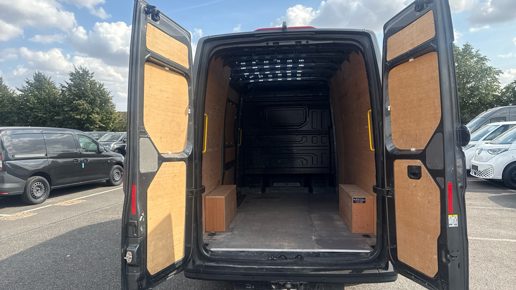 Volkswagen Crafter Commerce Plus Red #10