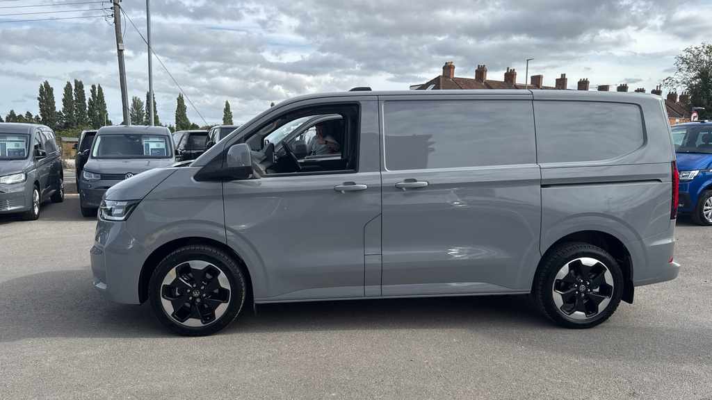 Volkswagen E-Transporter T32 65Kwh Commerce Pro Kombi Double Cab Electr Black #18