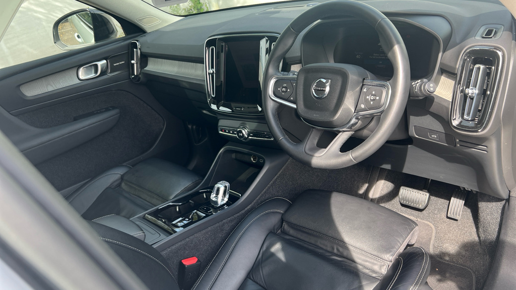 Volvo XC40 Xc40 2.0 B4p Ultimate Dark CF72YHW White #4