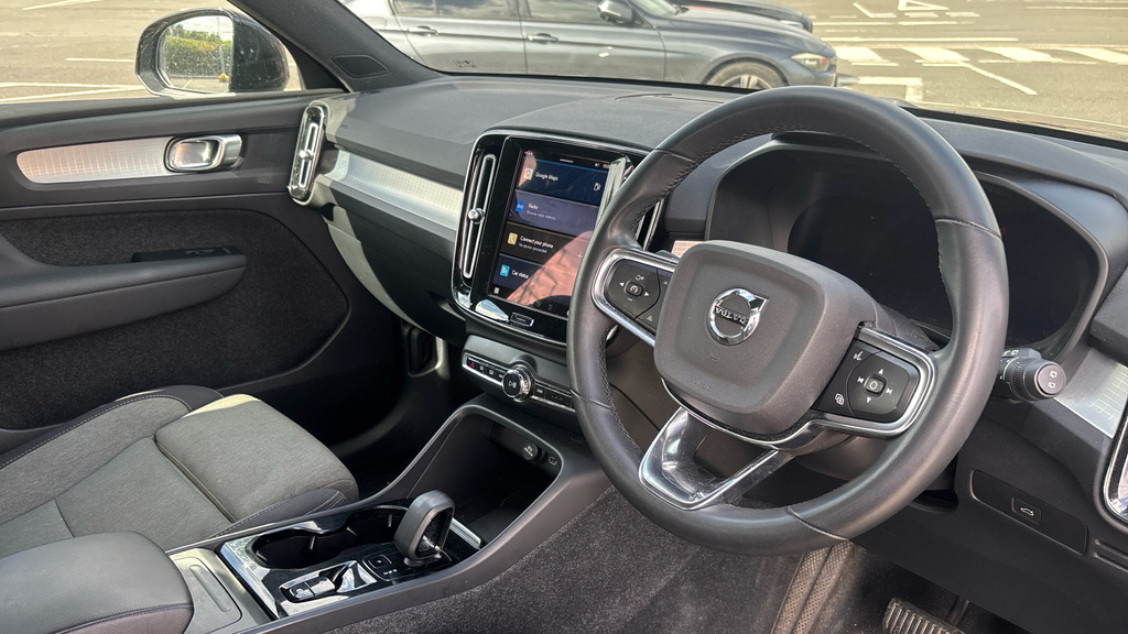 Volvo XC40 Xc40 2.0 B4p Plus Dark Awd FX72HBC Black #4