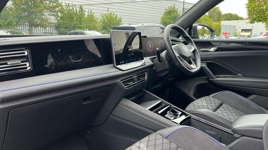 Volkswagen Tiguan Tiguan 1.5 Etsi 150 R-line Dsg Grey #2