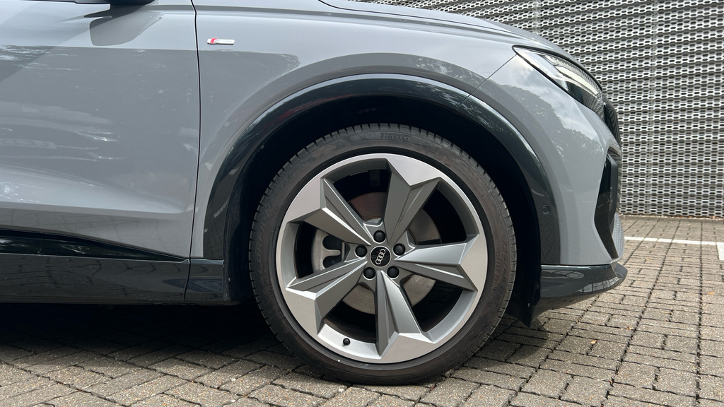 Audi Q4 E Tron Q4 210Kw 45 82Kwh Black Edition GN25YFK Grey #5