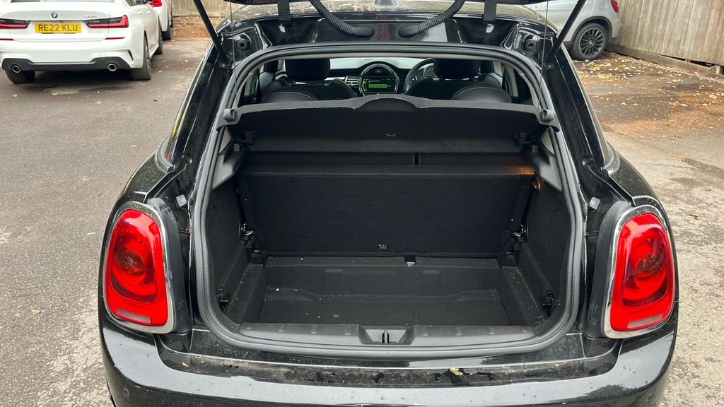 Mini Hatch Hatchback 1.5 Cooper Techchili Pack Black