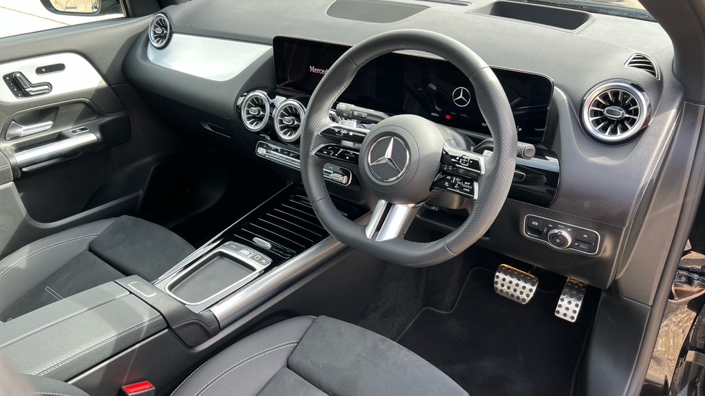 Mercedes-Benz GLA Class Gla 220D 4Matic Amg Line Premium Plus KO25NUC Black #3