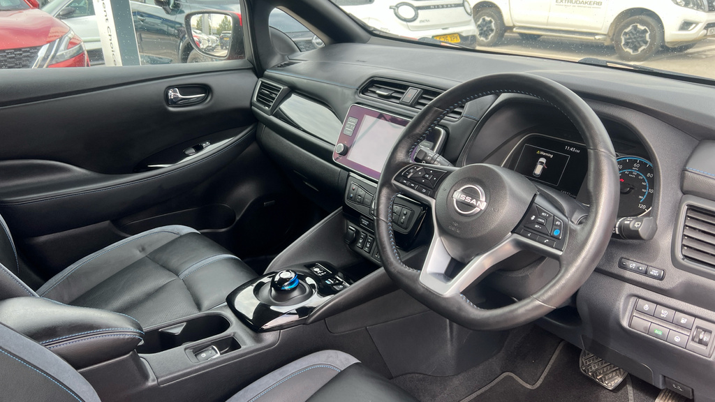 Nissan Leaf N-connecta Black #14