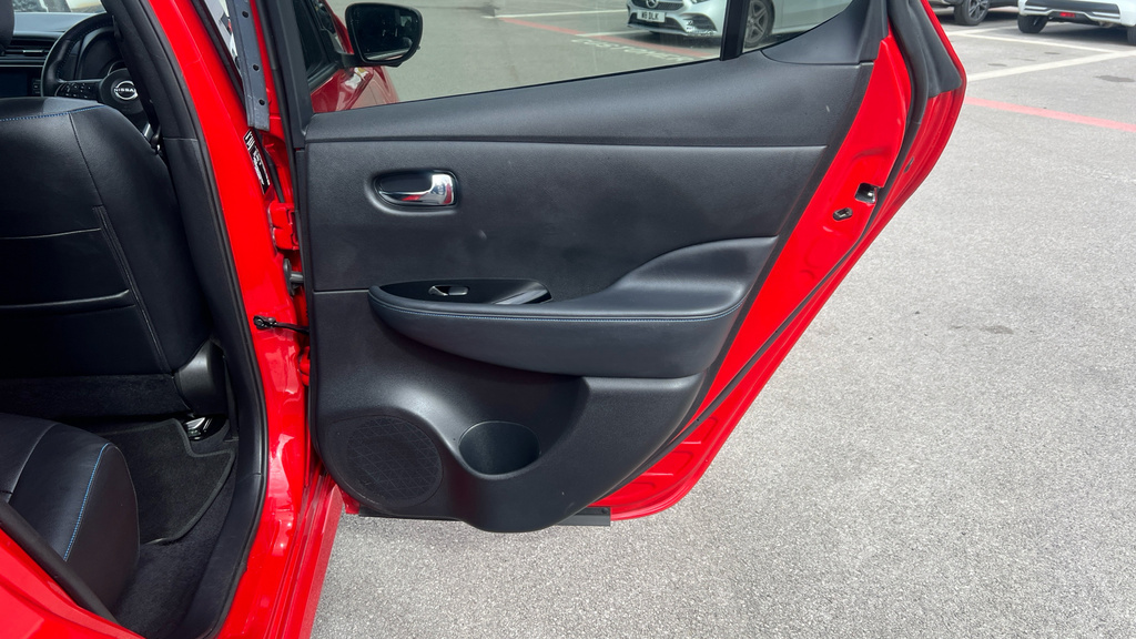 Nissan Leaf N-connecta Black #42