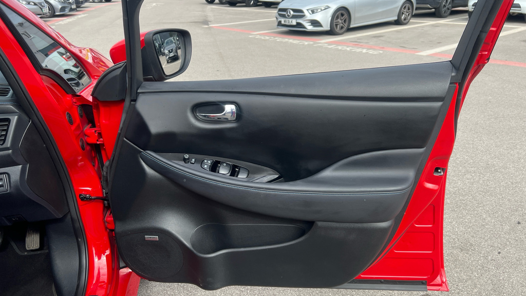 Nissan Leaf N-connecta Black #31