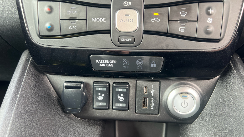 Nissan Leaf N-connecta Black #36