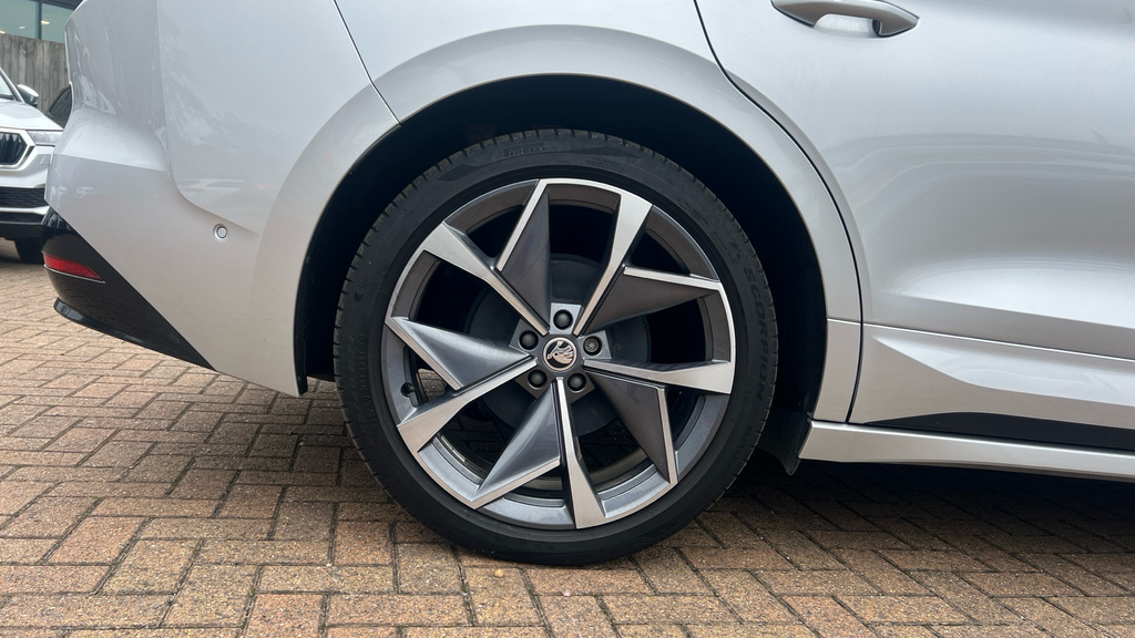 Skoda ENYAQ Enyaq 220Kw Vrs 82Kwh 4X4 Silver #5