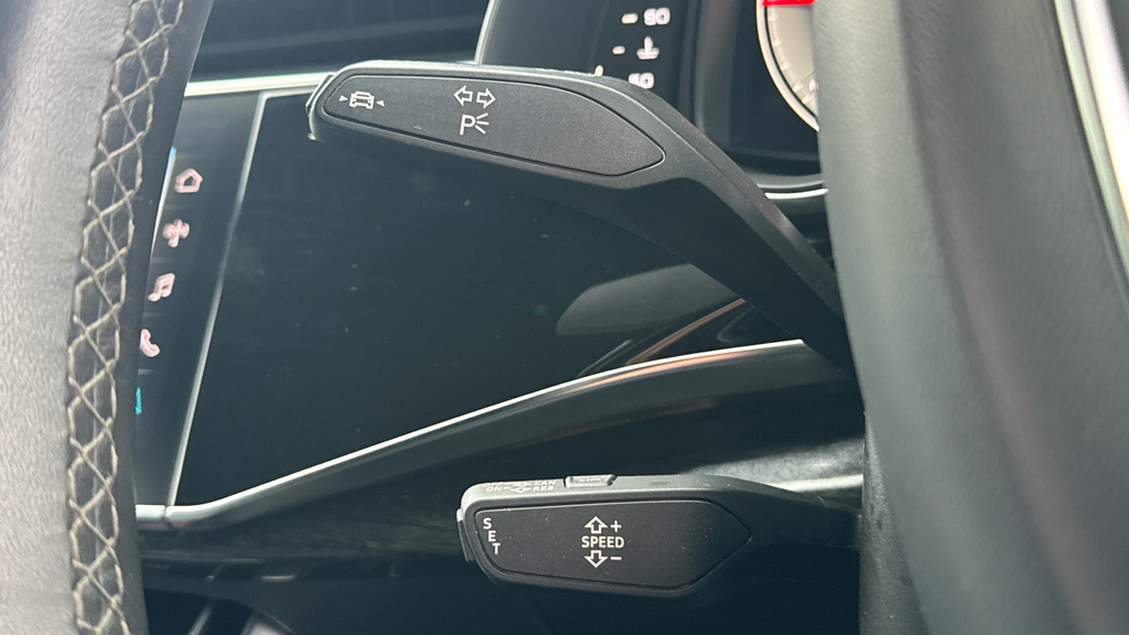 Audi Q8 3L Black Edition Black #31