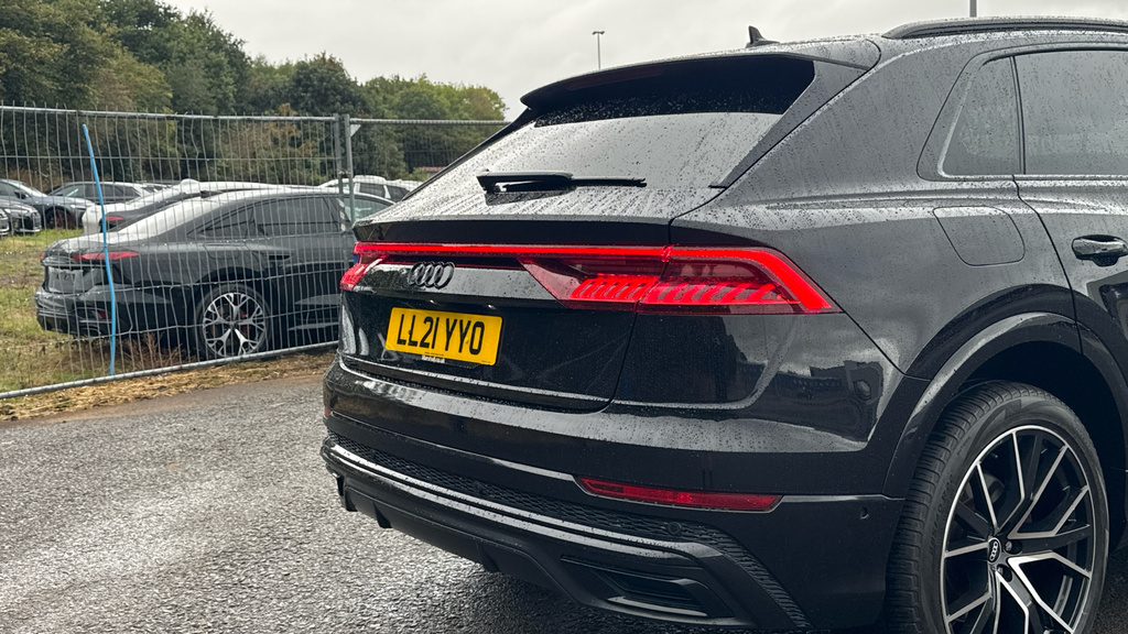 Audi Q8 3L Black Edition Black #36