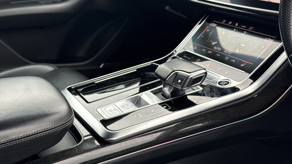Audi Q8 3L Black Edition Black #27