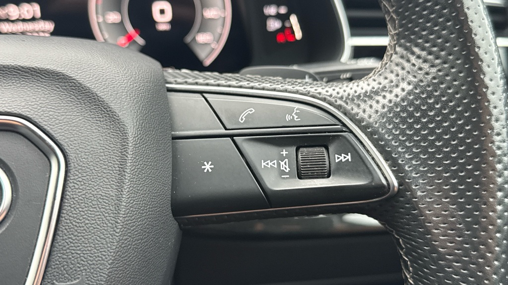 Audi Q8 3L Black Edition Black #23
