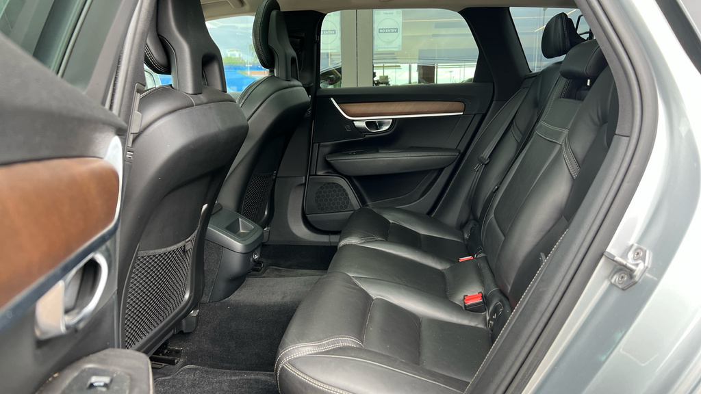 Volvo V90 2.0L D4 Momentum 188 Bhp White #14