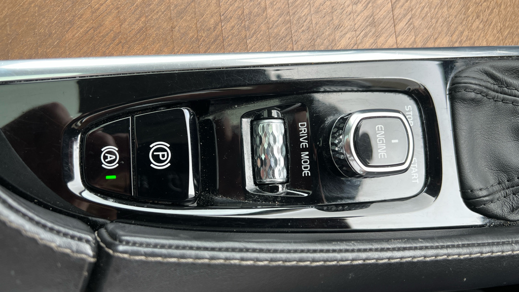 Volvo V90 2.0L D4 Momentum 188 Bhp White #38