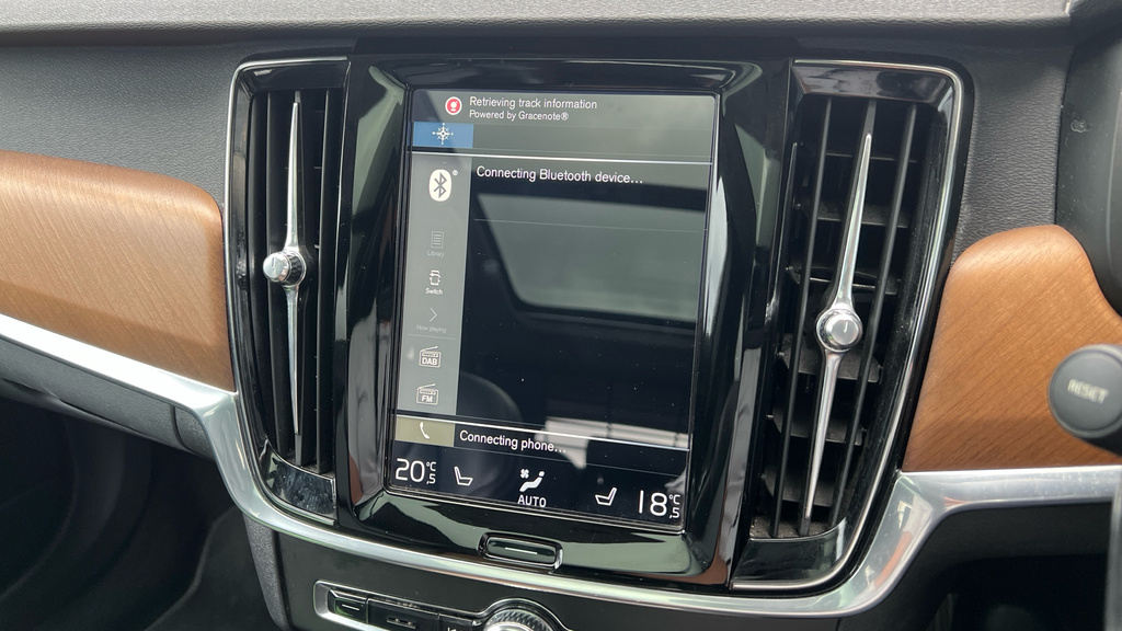 Volvo V90 2.0L D4 Momentum 188 Bhp White #36