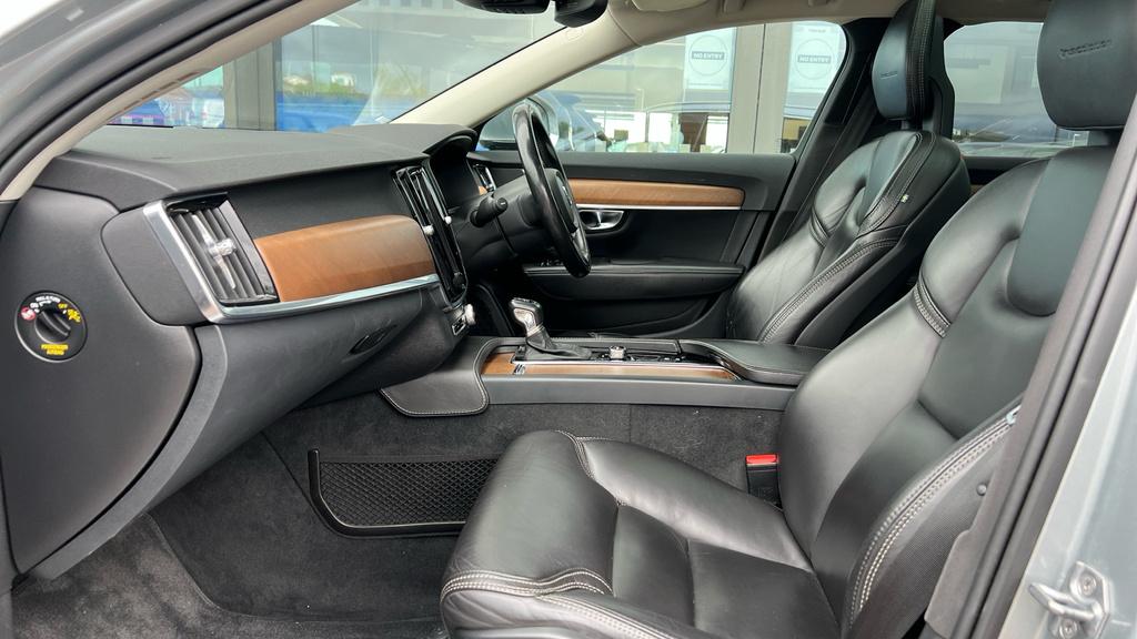 Volvo V90 2.0L D4 Momentum 188 Bhp White #21