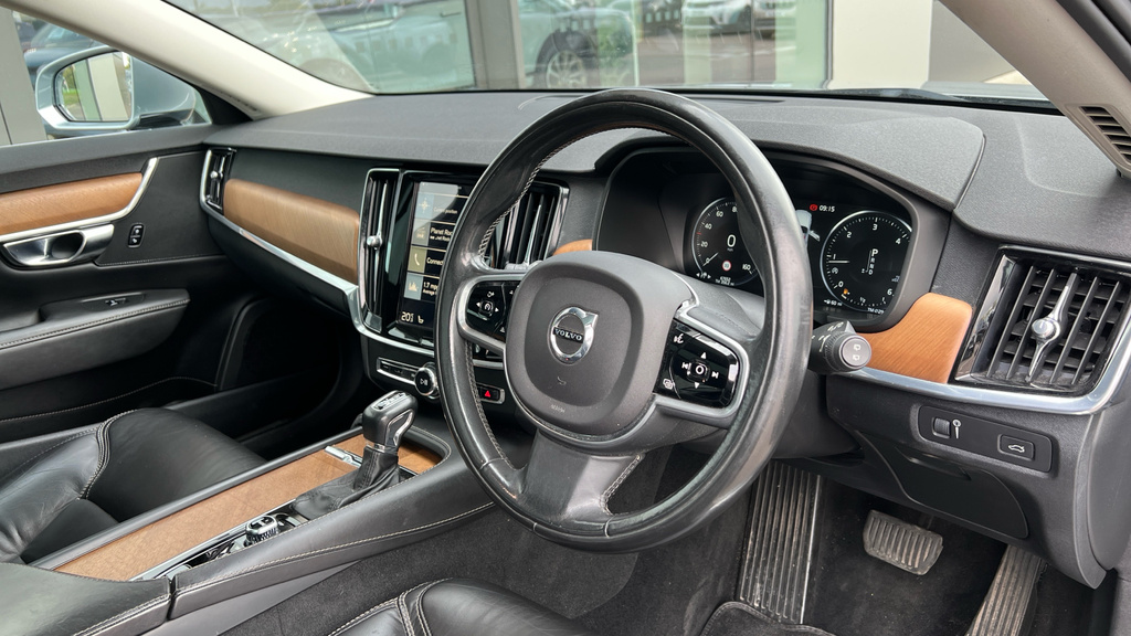 Volvo V90 2.0L D4 Momentum 188 Bhp White #9