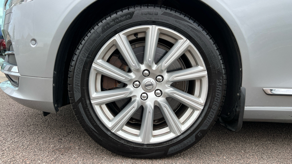 Volvo V90 2.0L D4 Momentum 188 Bhp White #17