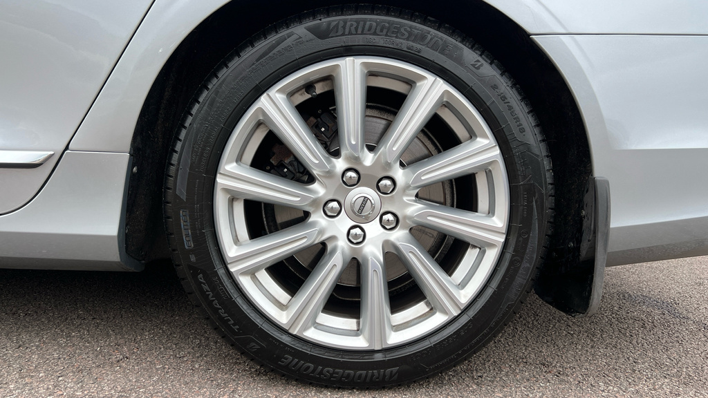 Volvo V90 2.0L D4 Momentum 188 Bhp White #18
