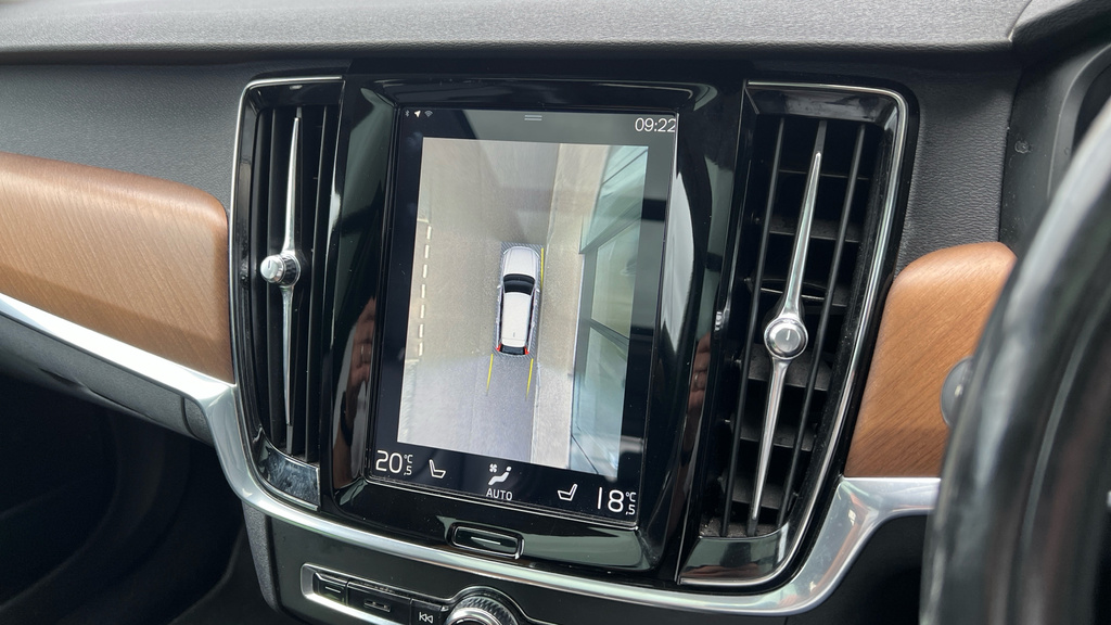 Volvo V90 2.0L D4 Momentum 188 Bhp White #26