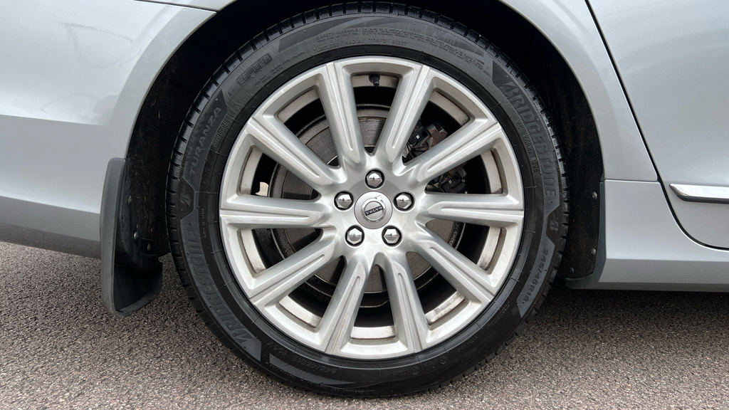 Volvo V90 2.0L D4 Momentum 188 Bhp White #19