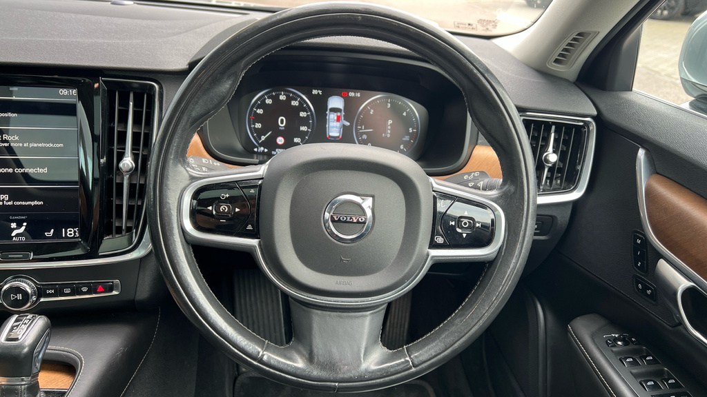 Volvo V90 2.0L D4 Momentum 188 Bhp White #16