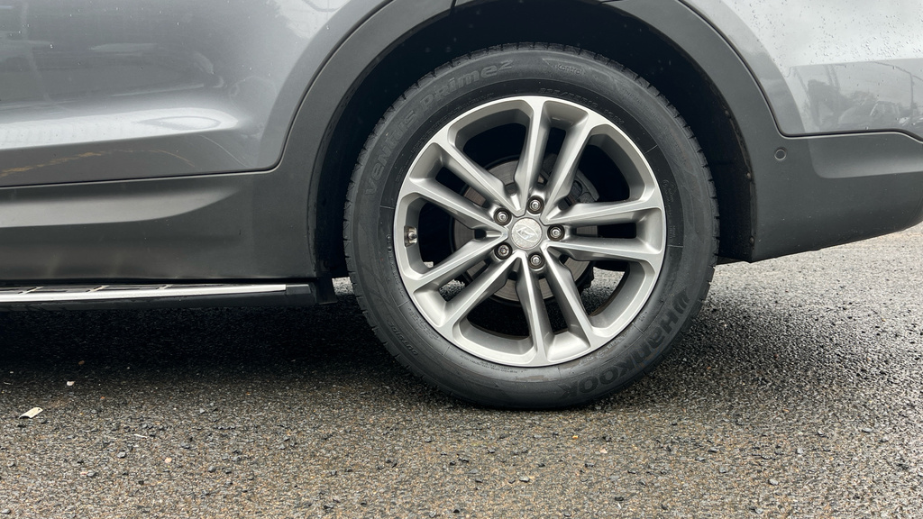 Hyundai Santa Fe Automatic Grey #18