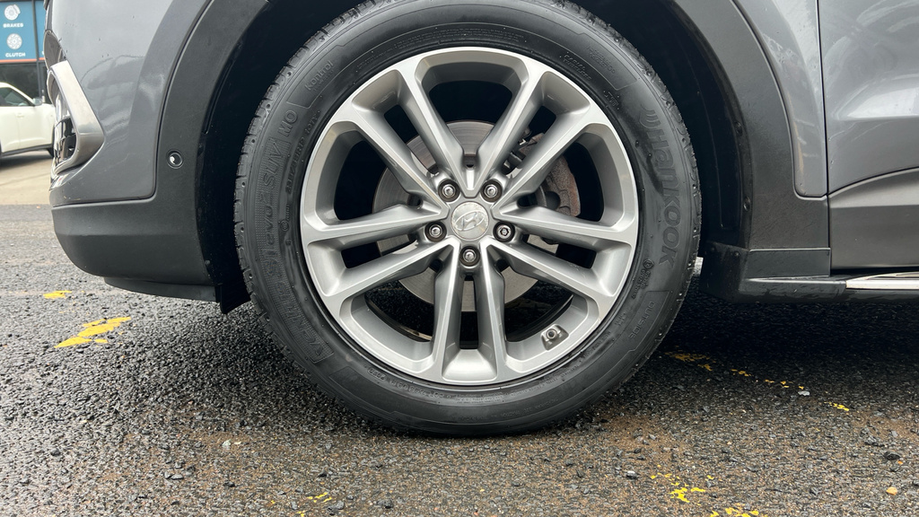 Hyundai Santa Fe Automatic Grey #17