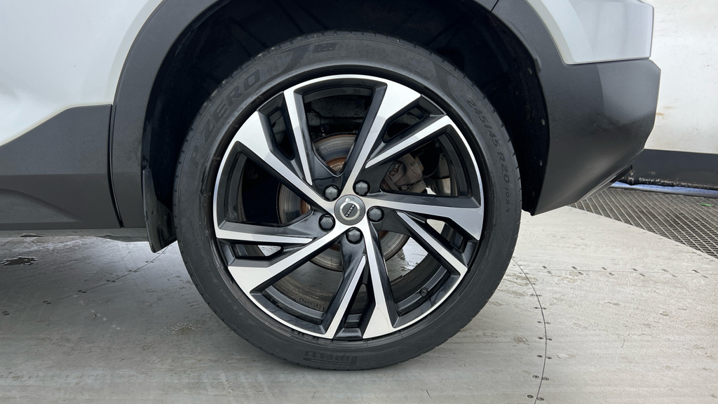 Volvo XC40 Xc40 2.0 B4p R Design Pro White #4
