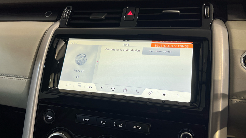 Land Rover Discovery Td4 Se Tech White #37