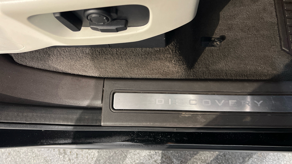 Land Rover Discovery Td4 Se Tech White #38