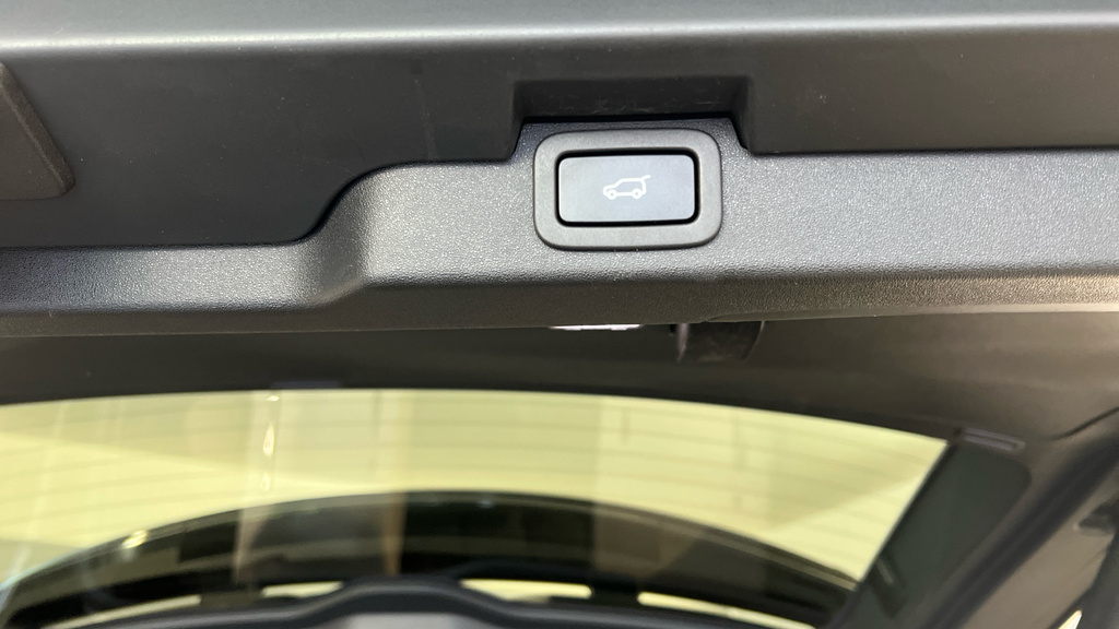 Land Rover Discovery Td4 Se Tech White #39