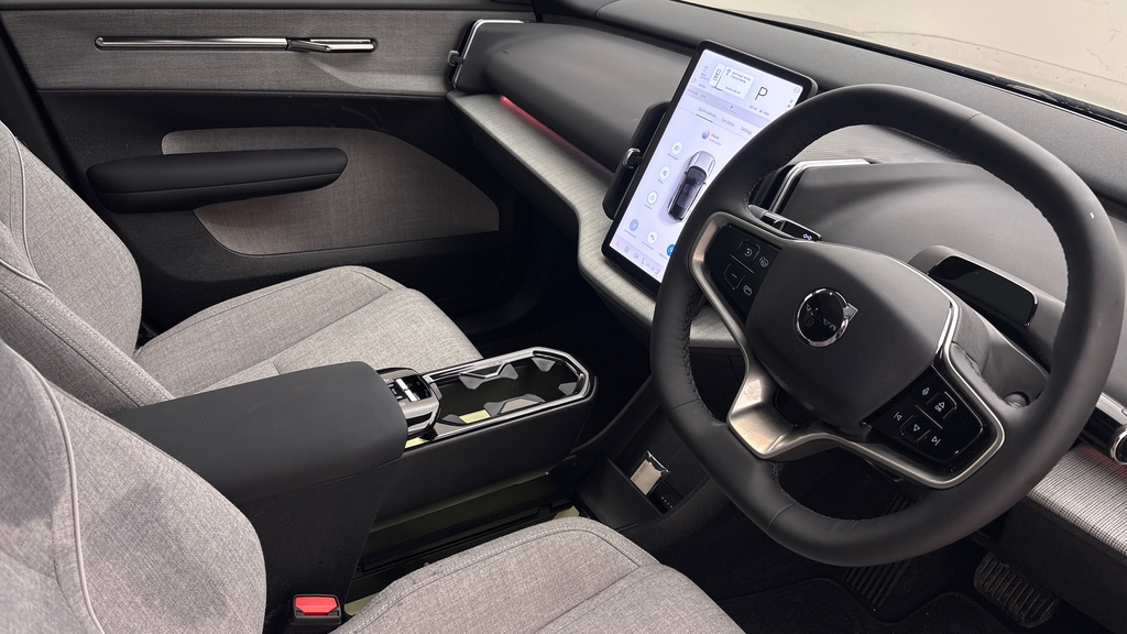 Volvo EX30 Ultra Black #9