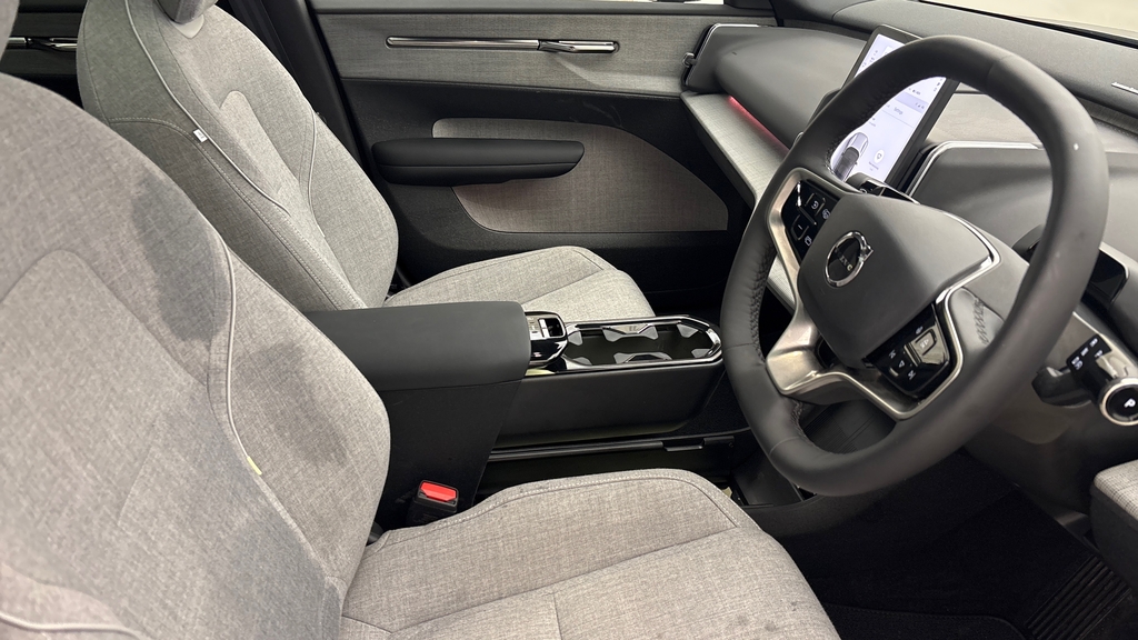 Volvo EX30 Ultra Black #29