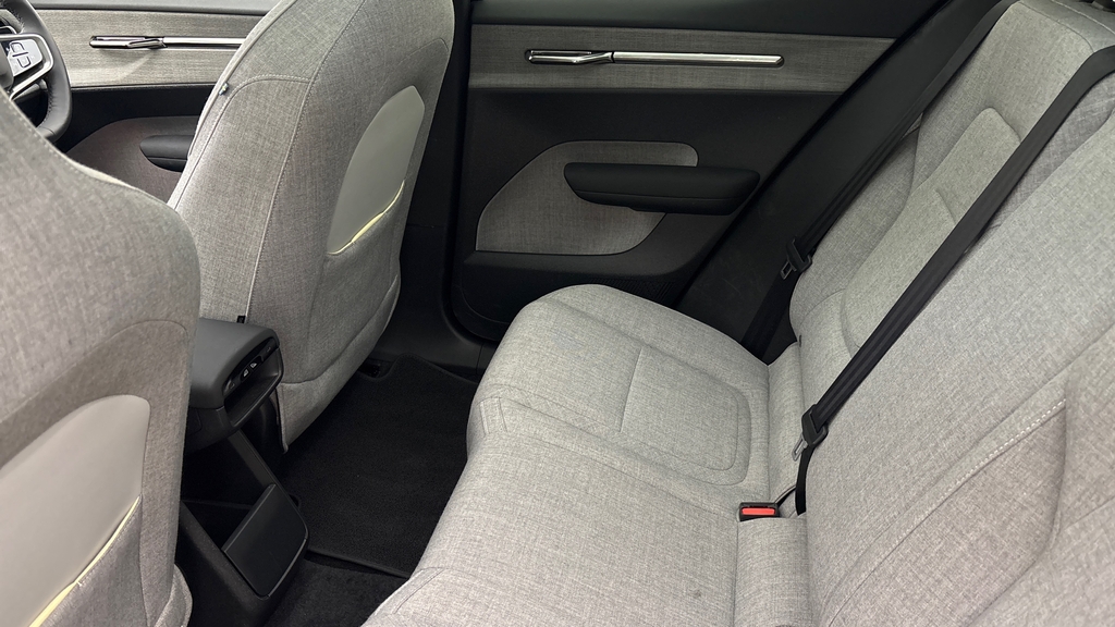 Volvo EX30 Ultra Black #13