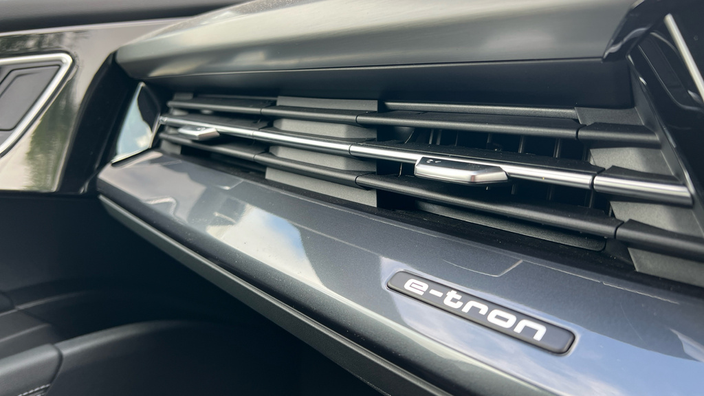 Audi Q4 E Tron 150Kw 40 63Kwh Black Edition Tech Pack Grey #40