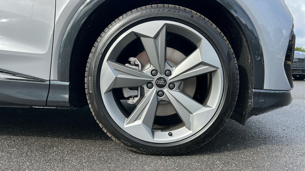 Audi Q4 E Tron Audi Q4 E-tron Estate 210Kw 45 82Kwh Black Edition Silver #5