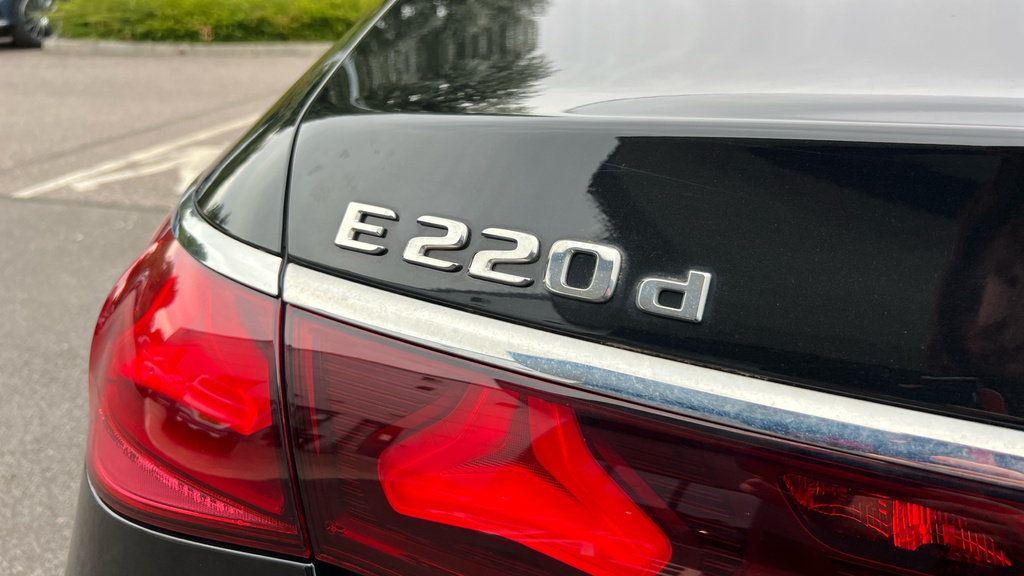 Mercedes-Benz E Class Estate Black #22