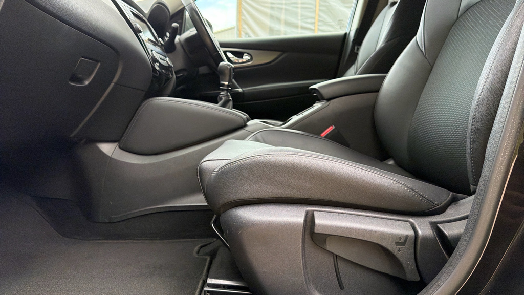 Nissan Qashqai Dig-t Tekna Plus Black #40