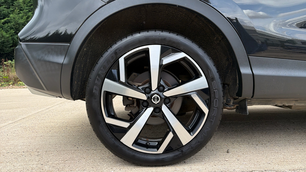 Nissan Qashqai Dig-t Tekna Plus Black #22