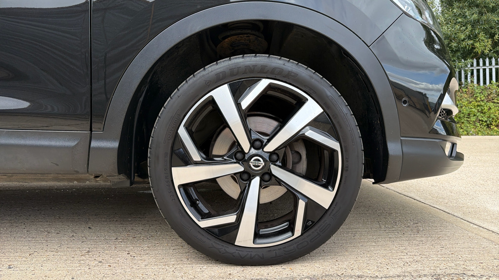 Nissan Qashqai Dig-t Tekna Plus Black #24