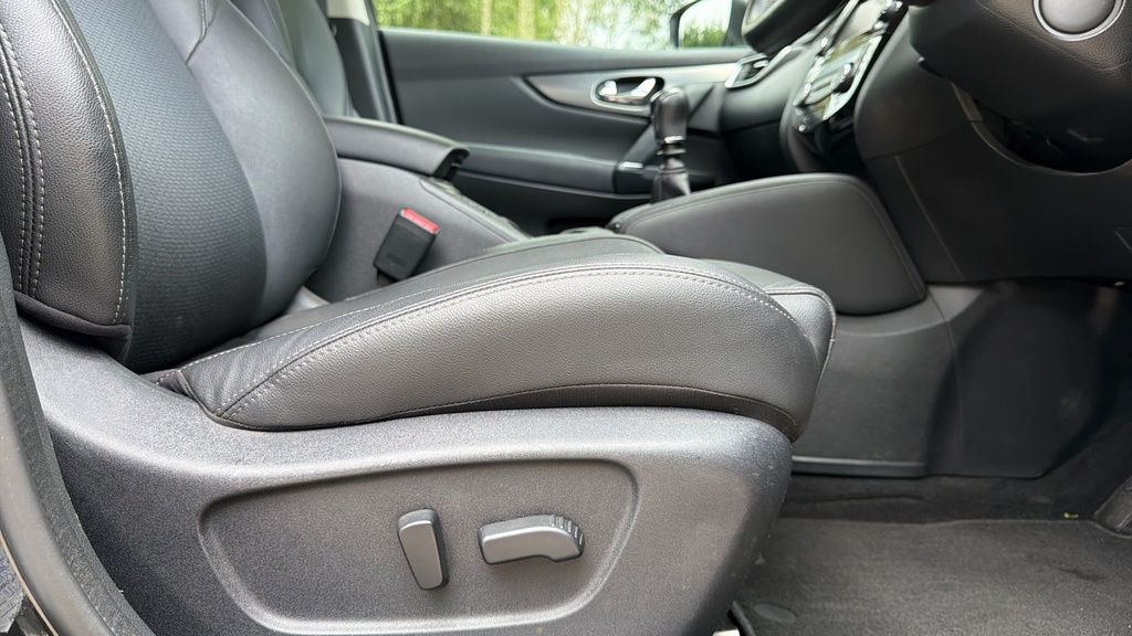 Nissan Qashqai Dig-t Tekna Plus Black #34