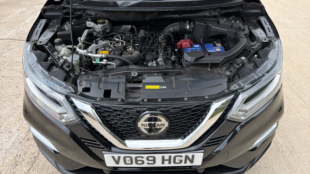 Nissan Qashqai Dig-t Tekna Plus Black #10