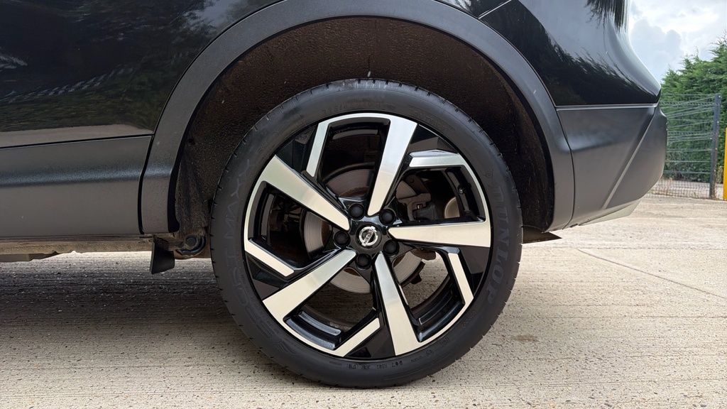 Nissan Qashqai Dig-t Tekna Plus Black #23