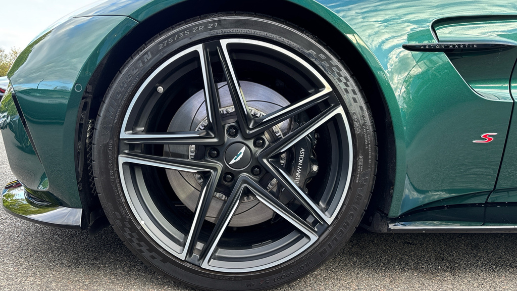 Aston Martin Vantage Vantage S Roadster Green #4