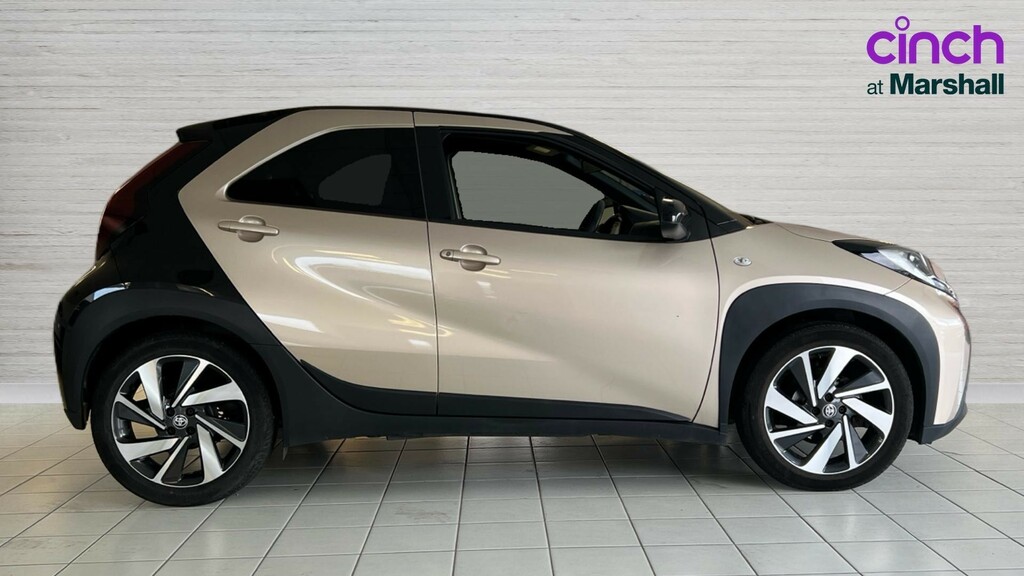 Toyota Aygo X Aygo X 1.0 Vvt-i Edge Beige #2