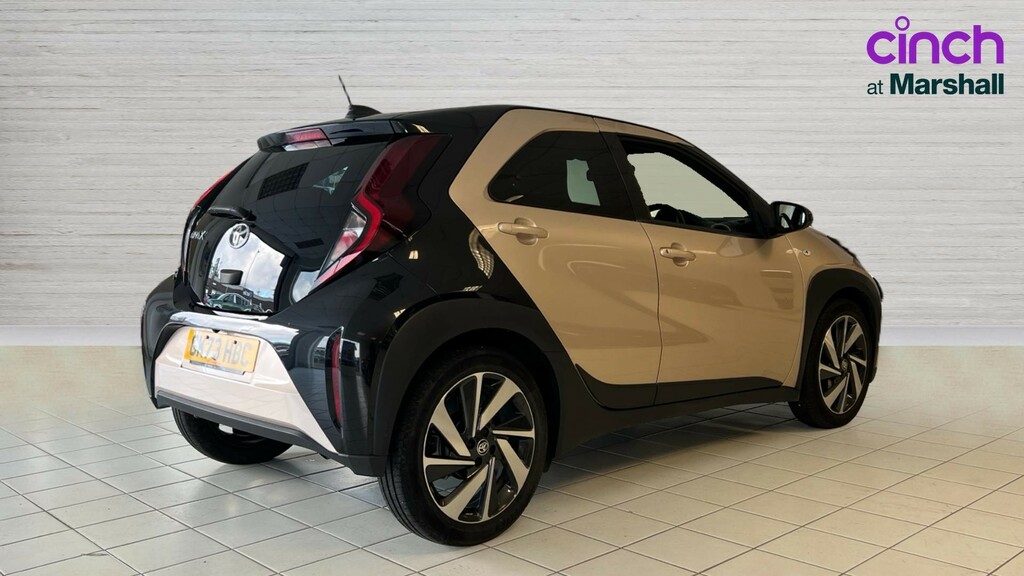 Toyota Aygo X Aygo X 1.0 Vvt-i Edge Beige #3