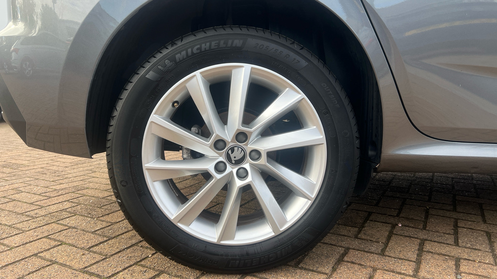 Skoda Kamiq Kamiq 1.0 Tsi 95 Se Edition Grey #5